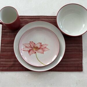 Noritake Red and White Floral Dinnerware Set for 4 people